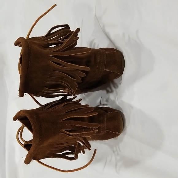 Minnetonka - Womens brown shoes. Size 5 - Picture 4 of 8